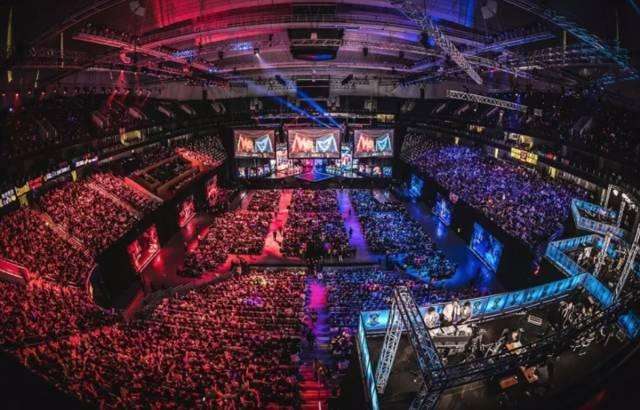 大魔王微笑霞羽刃五杀 王淞吸血鬼血腥三杀 微笑队先下一城