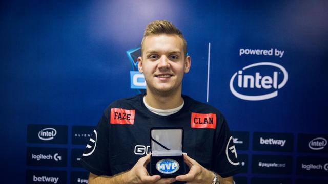 FPX祝Hang生日快乐：希望你能健康喜乐，诸事顺遂