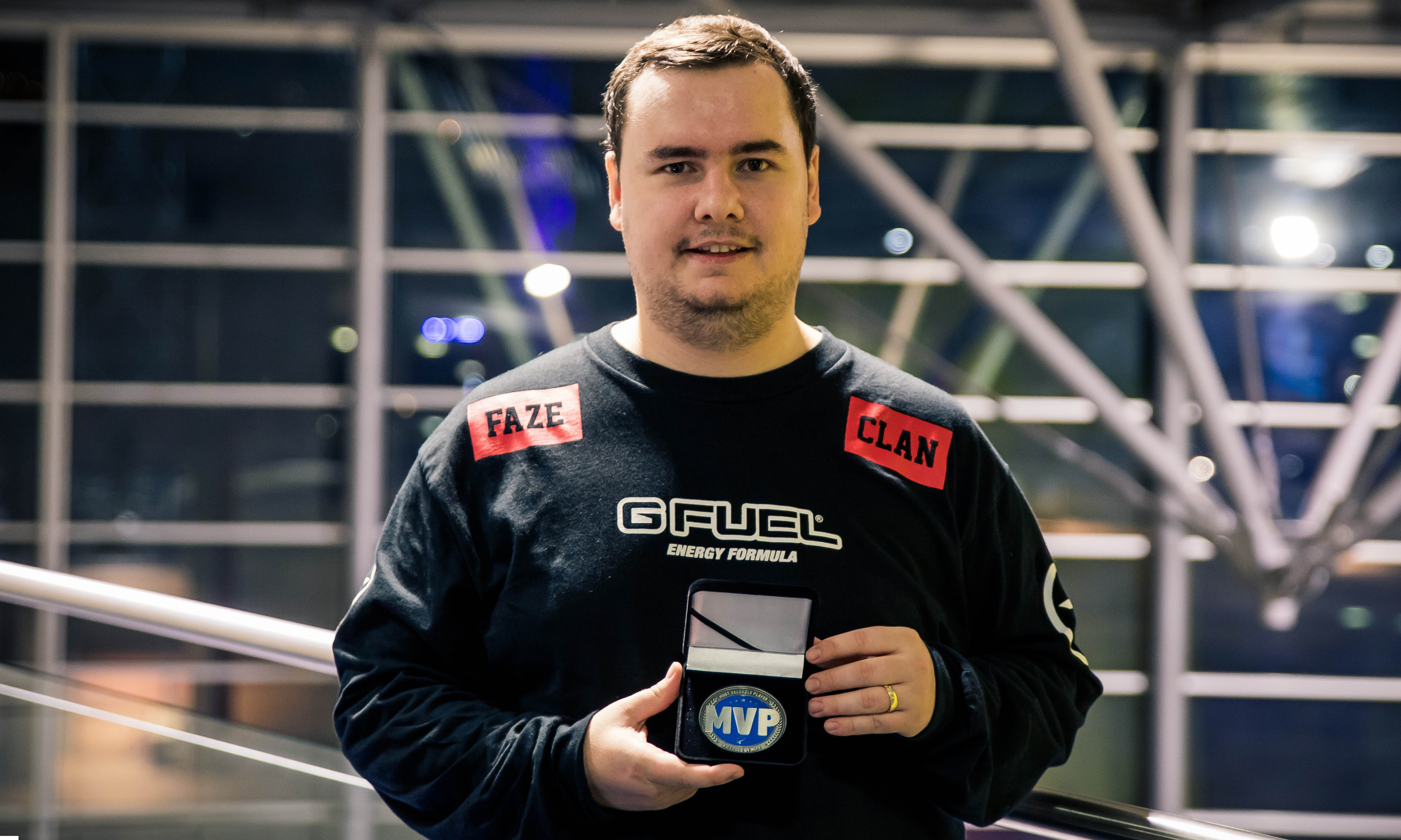 Royal Never Give Up 教练：亚索是Breathe的自信之选，阵容也是适合亚索的